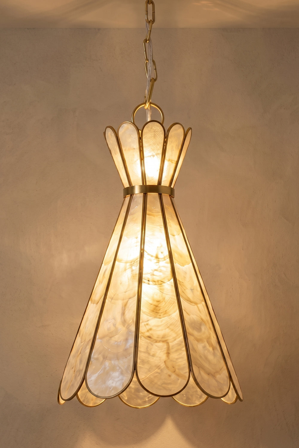 Magnolia Shell Pendant Light | detail | Samu Lamp