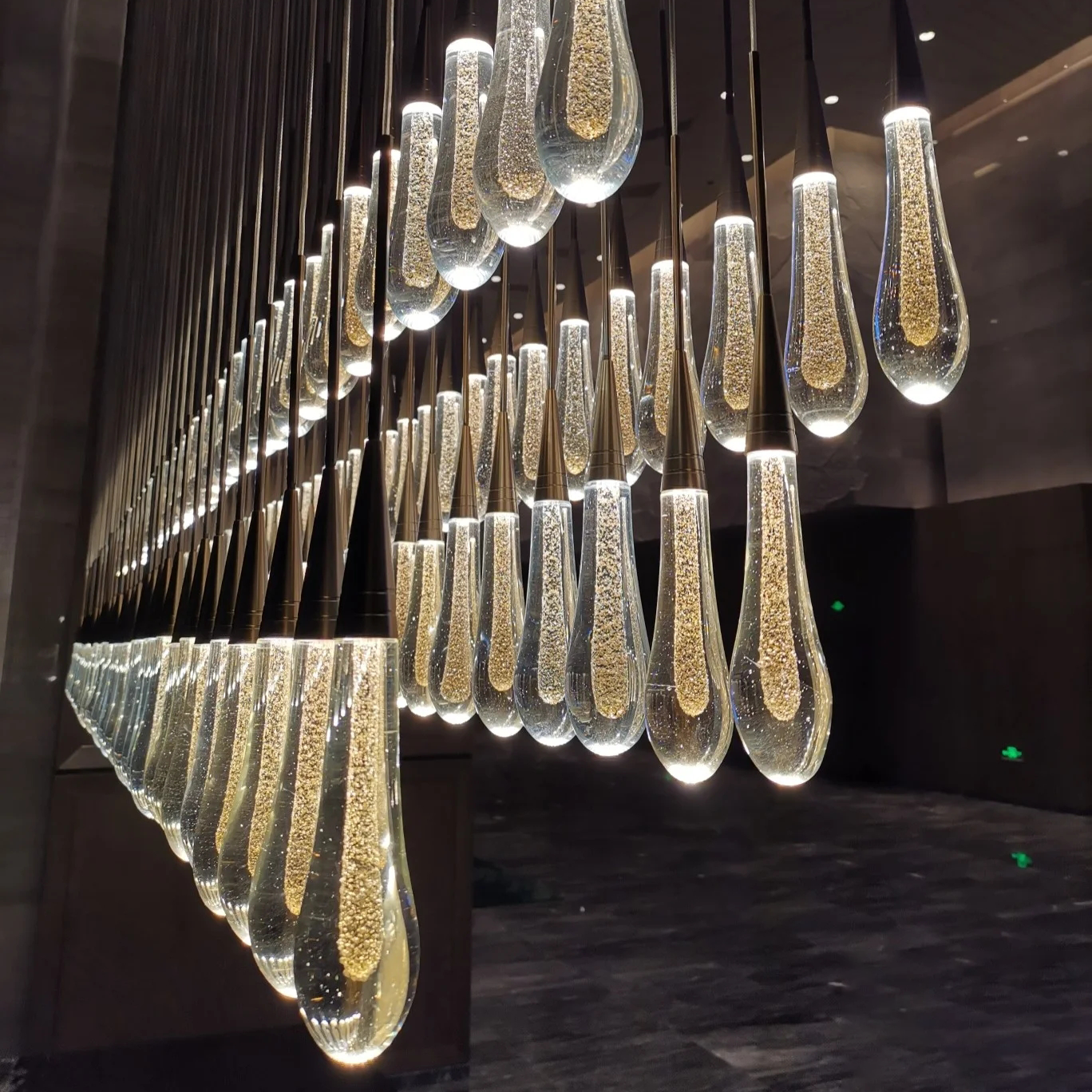 Soltaire Linear Chandelier 37" 50" 60" 70" 87" 120" | Morylighting (20)