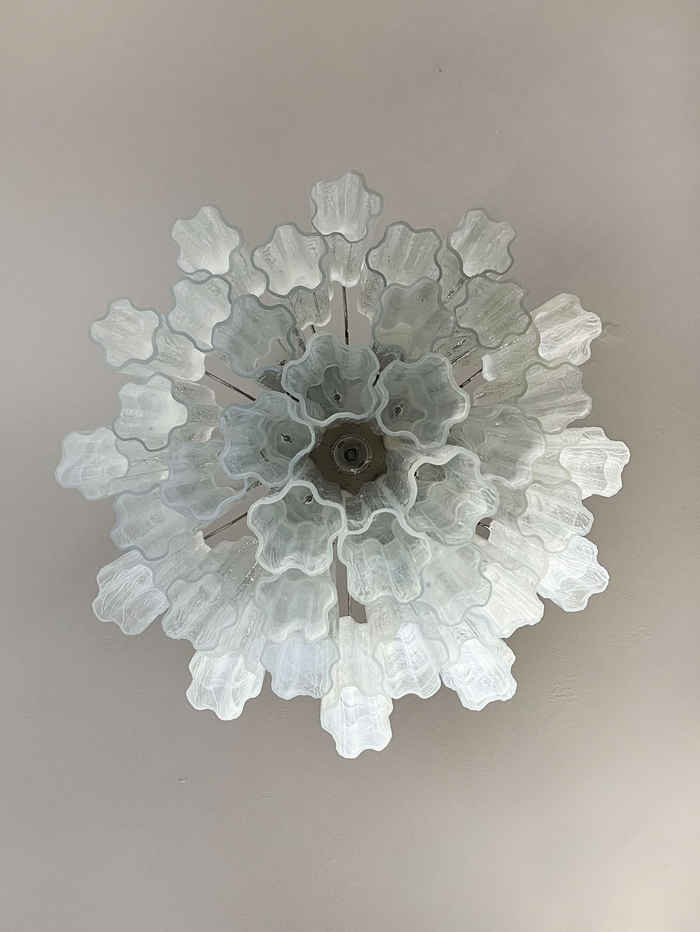 Murano Chandelier – 36 tubes – Alabaster white