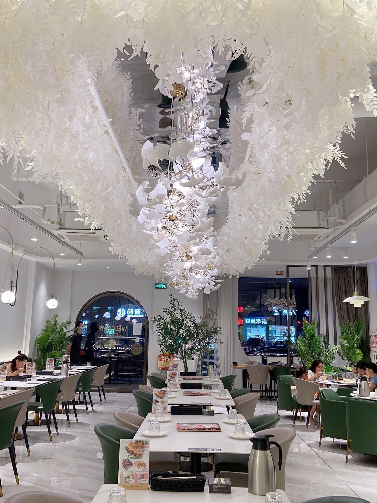 Gingko Leaves Ceramics Spiral Branch Chandelier