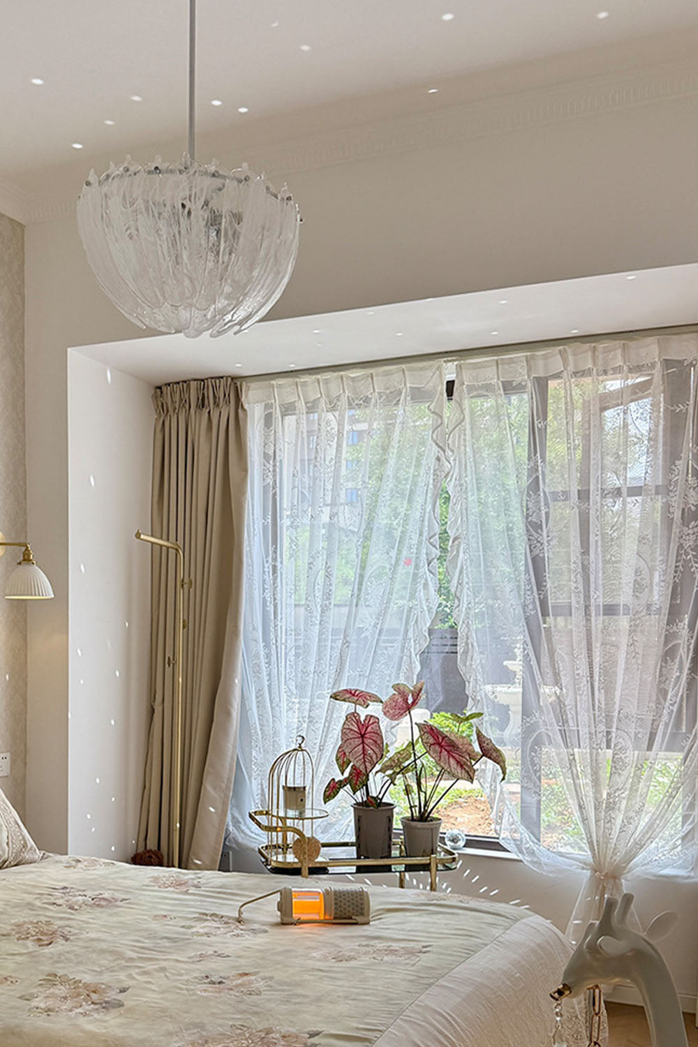 Feather Glass Chandelier - view 9 | morylighting