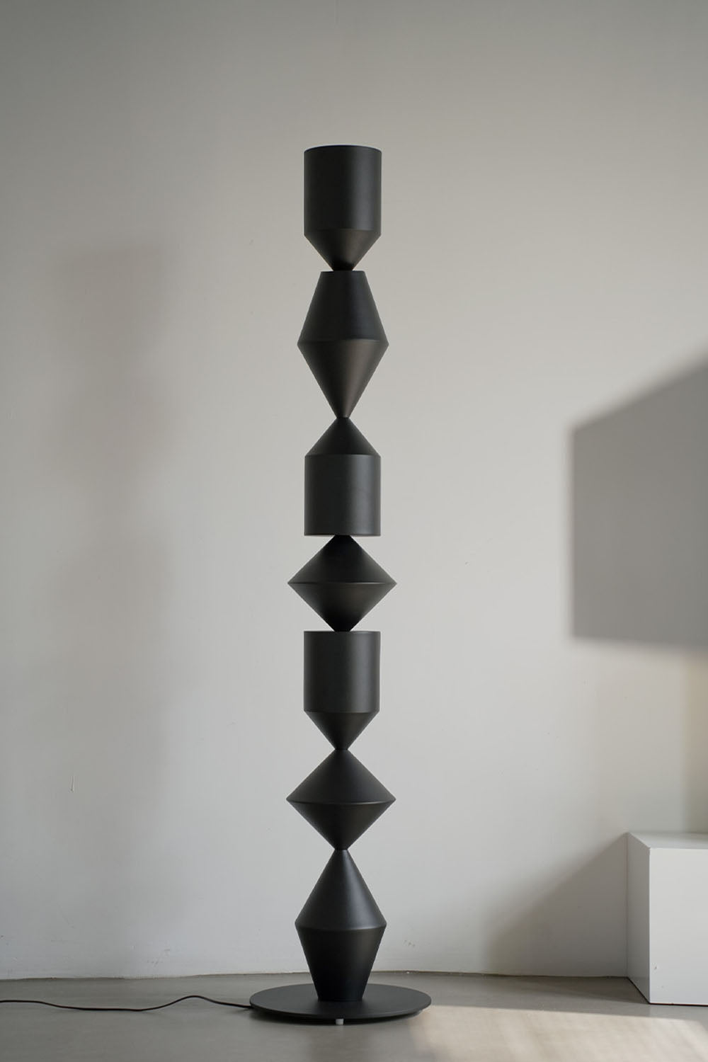 Geometric Floor Lamp - view 6 | morylighting