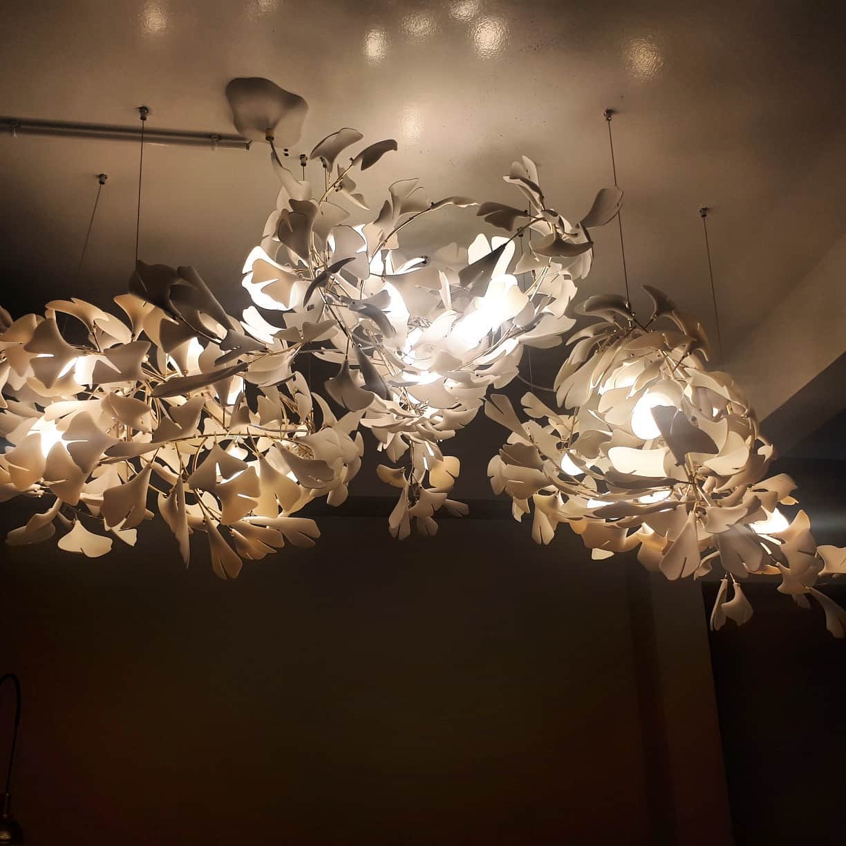 Gingko Leaves Ceramics Spiral Branch Chandelier
