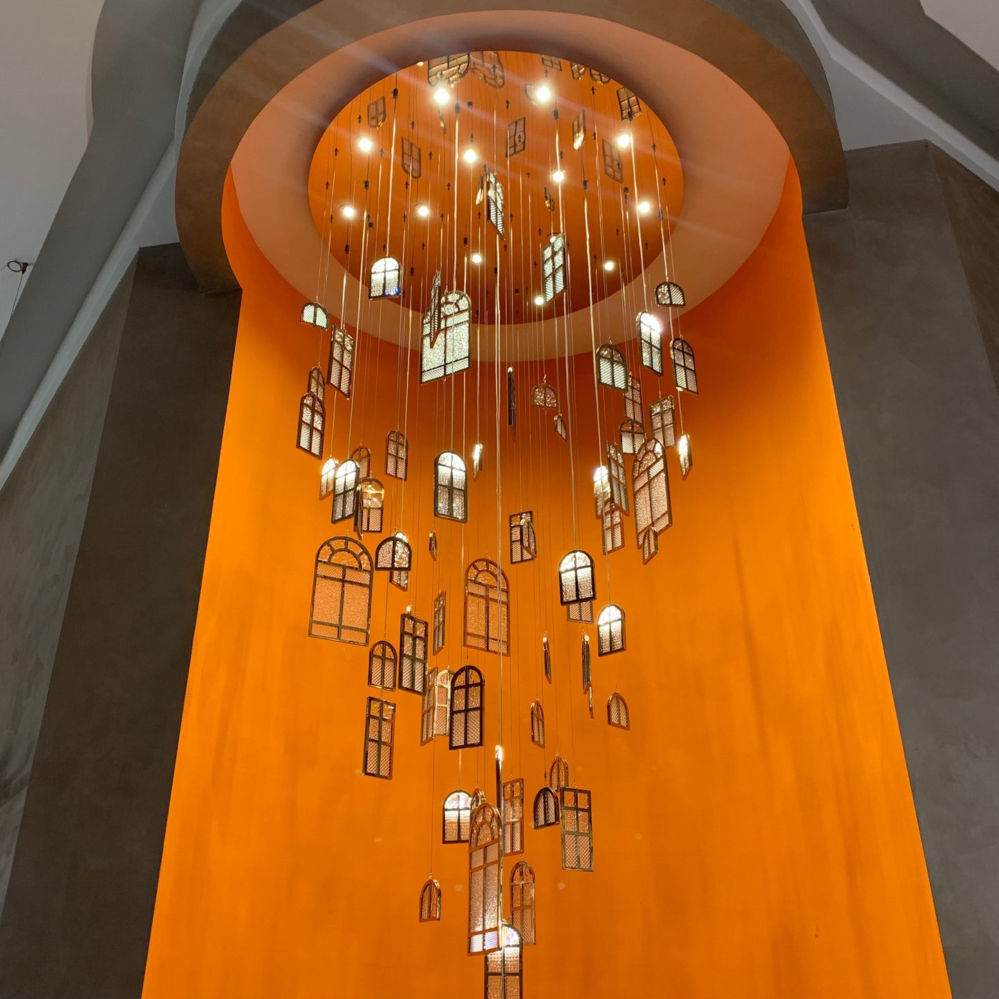Modern Creative Round Floating Glass Windows Chandelier for Living Room/Hotel/Restaurant
