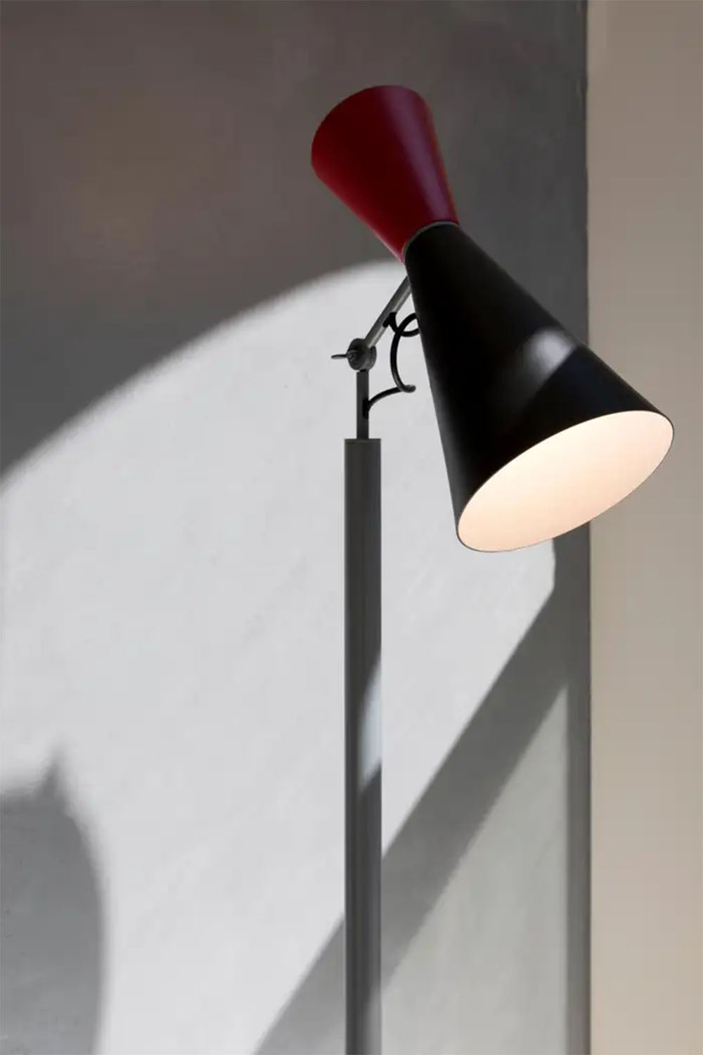 Parliament Floor Lamp - view 5 | morylighting