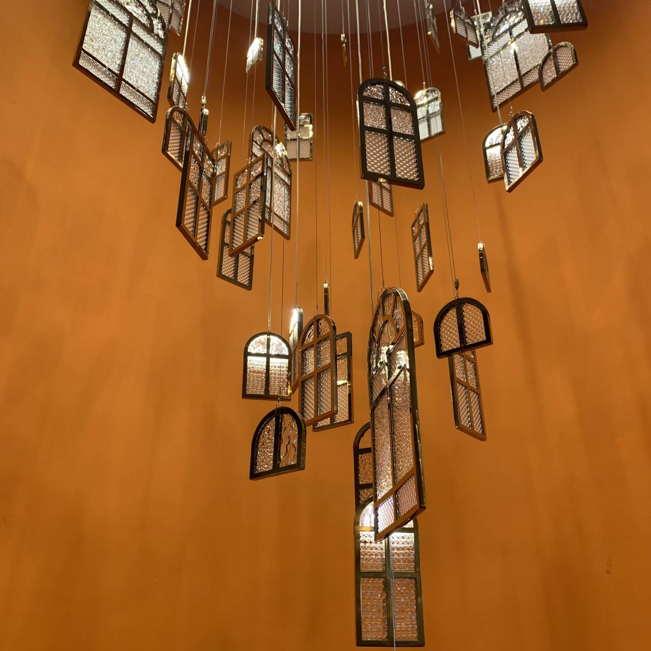 Modern Creative Round Floating Glass Windows Chandelier for Living Room/Hotel/Restaurant