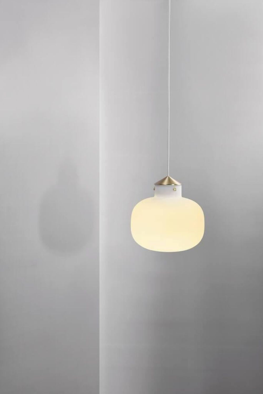 Raito Glass Globe Pendant Light - view 10 | morylighting