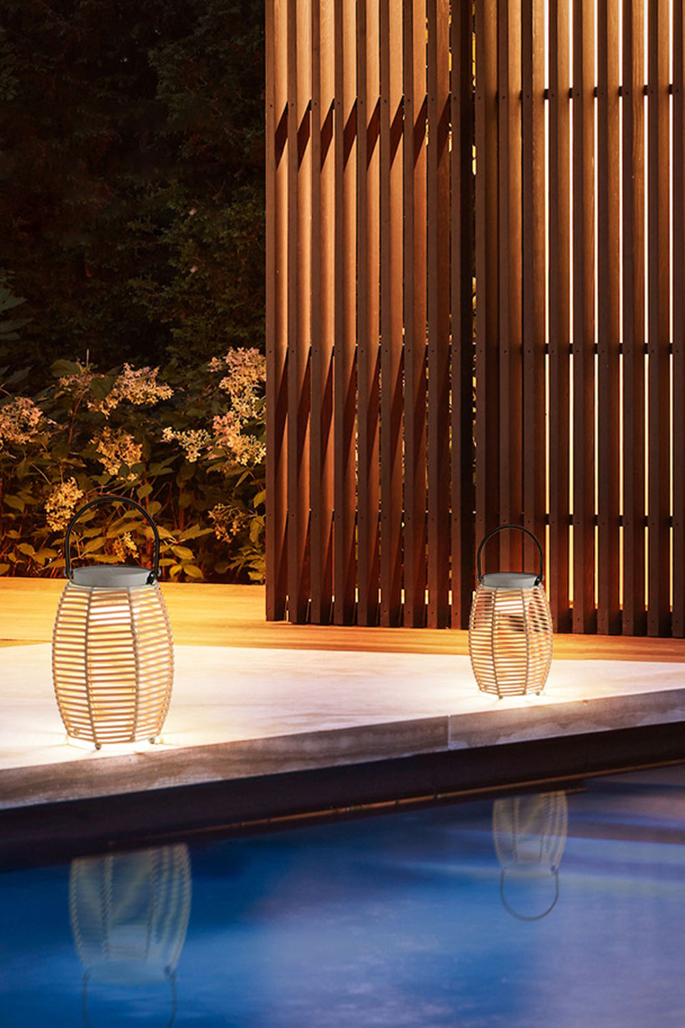 Rattan Lantern Rechargeable Solar Outdoor Table Lamp - view 18 | morylighting