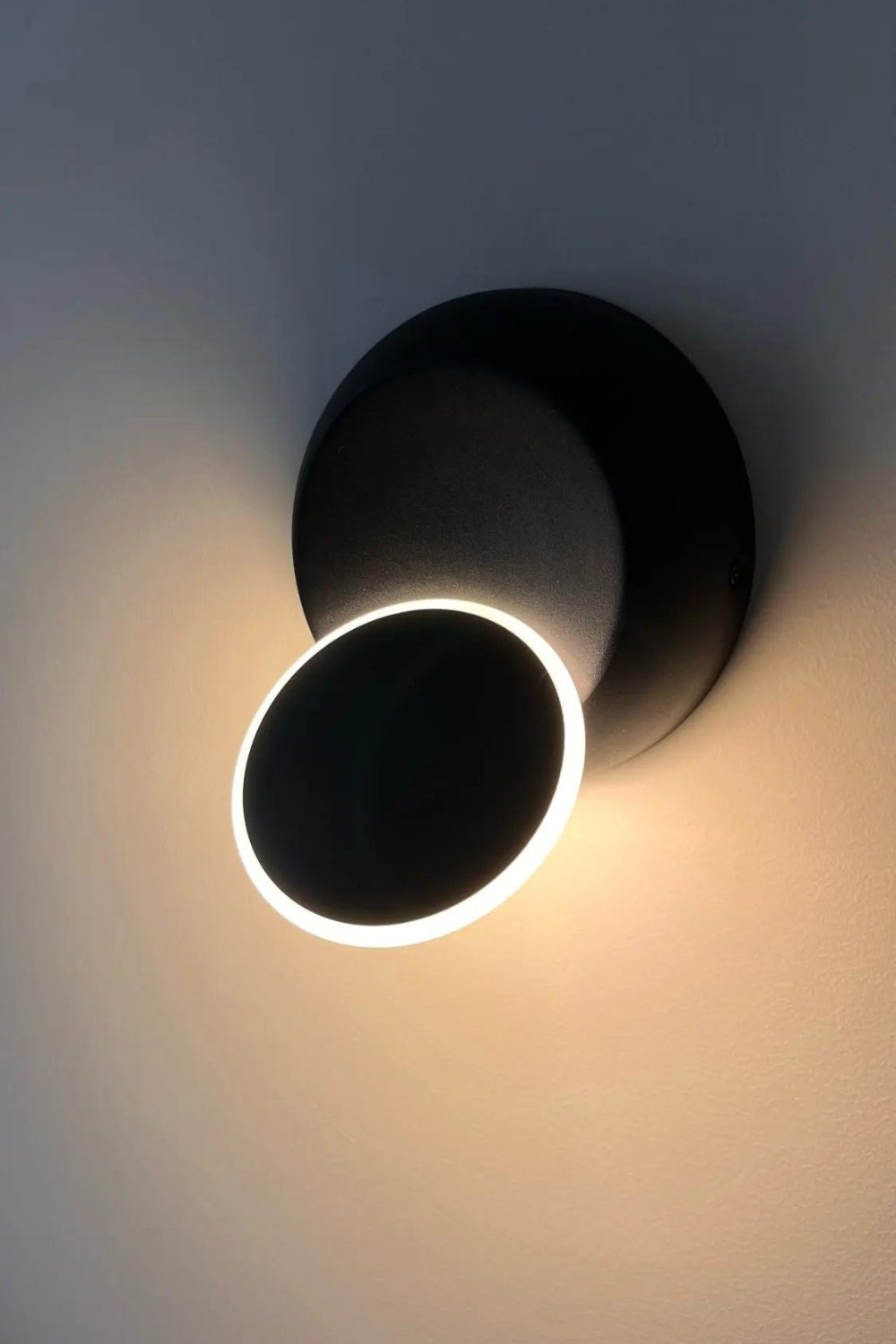 Rotating Round Wall Light - view 13 | morylighting