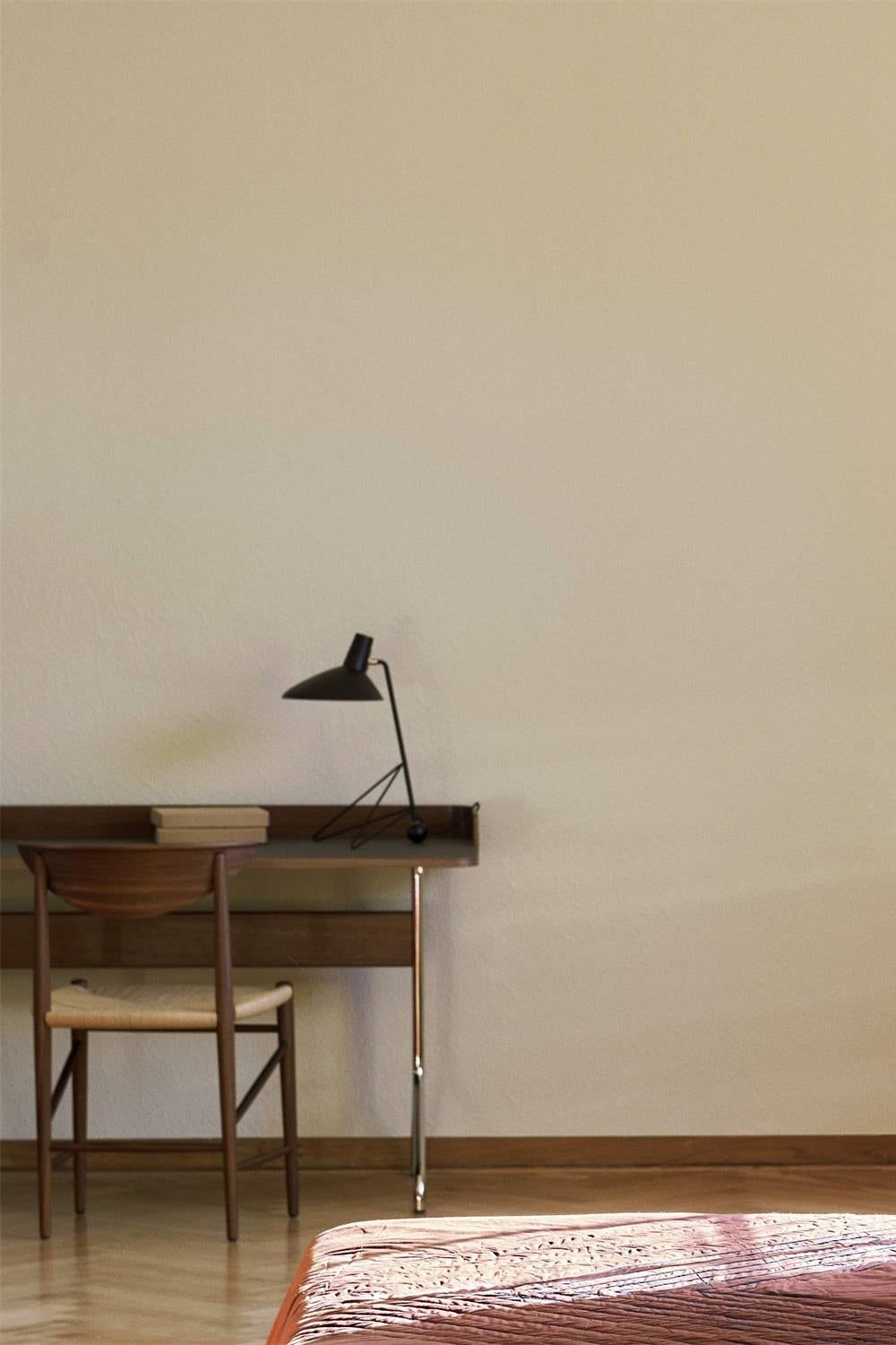 Tripod HM9 Table Lamp - morylighting