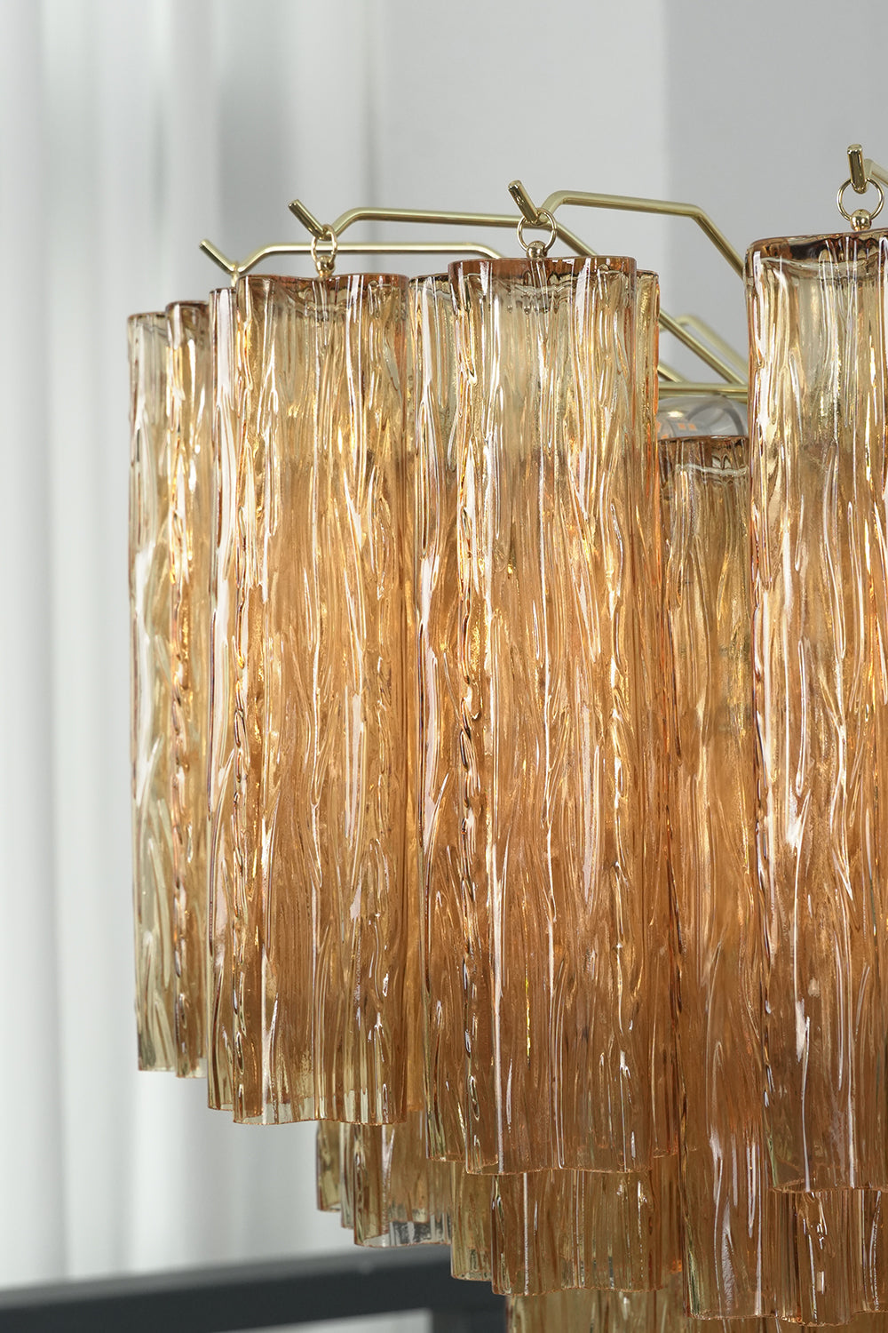 Vellune Cascade Chandelier | detail | Samu  Lamp
