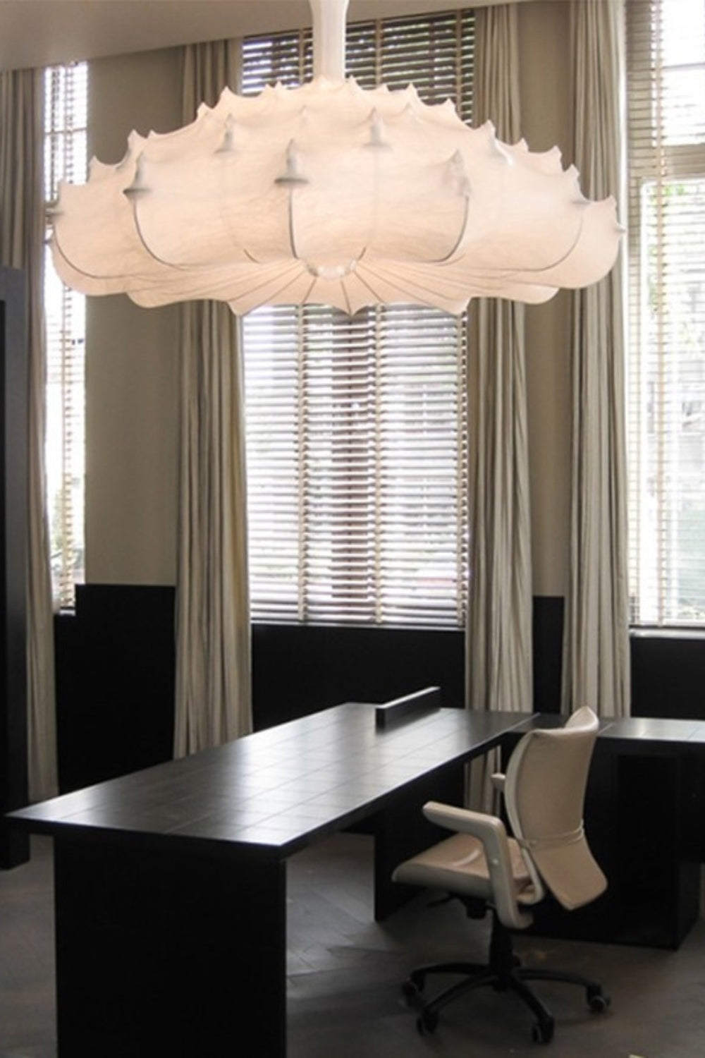 Zeppelin Chandelier - morylighting