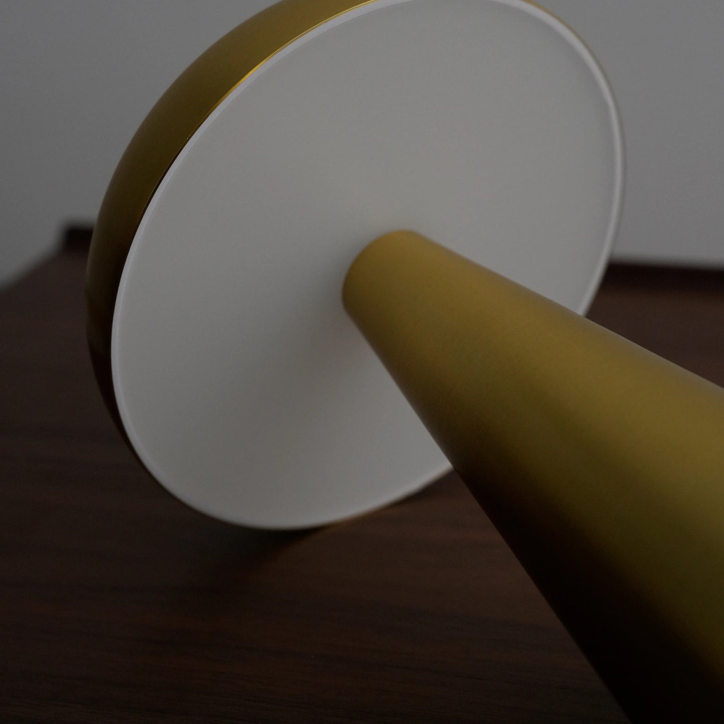 Glossy Mushroom Dome Table Lamp